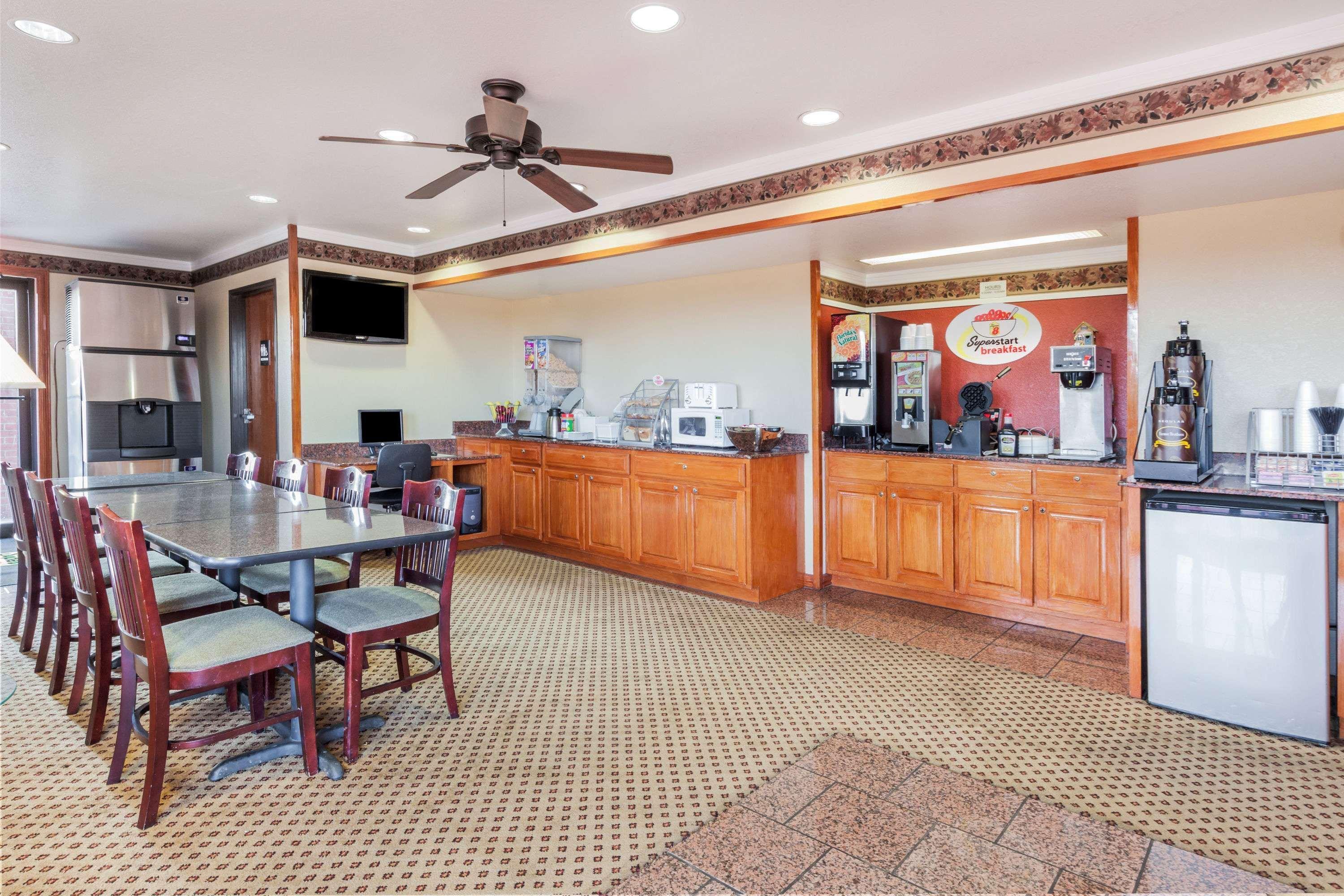 Super 8 By Wyndham Mount Vernon Exterior photo